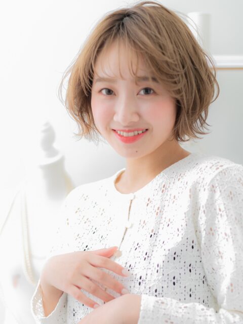 大人可愛いハイトーンエアリーボブ20代30代