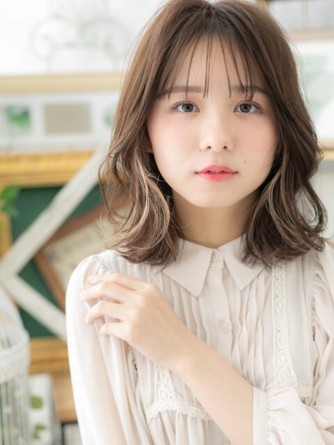 20代30代大人かわいいハイライトブリーチ無造作ミディ